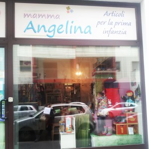 Il negozio Mamma Angelina, via Oxilia 19A, Milano